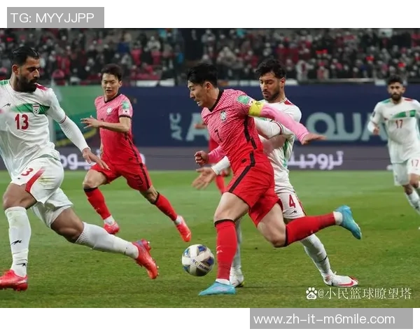 足球比赛中意外事件发生球迷用足球砸坏停放车辆引发热议 足球比赛中意外事件发生球迷用足球砸坏停放车辆引发热议